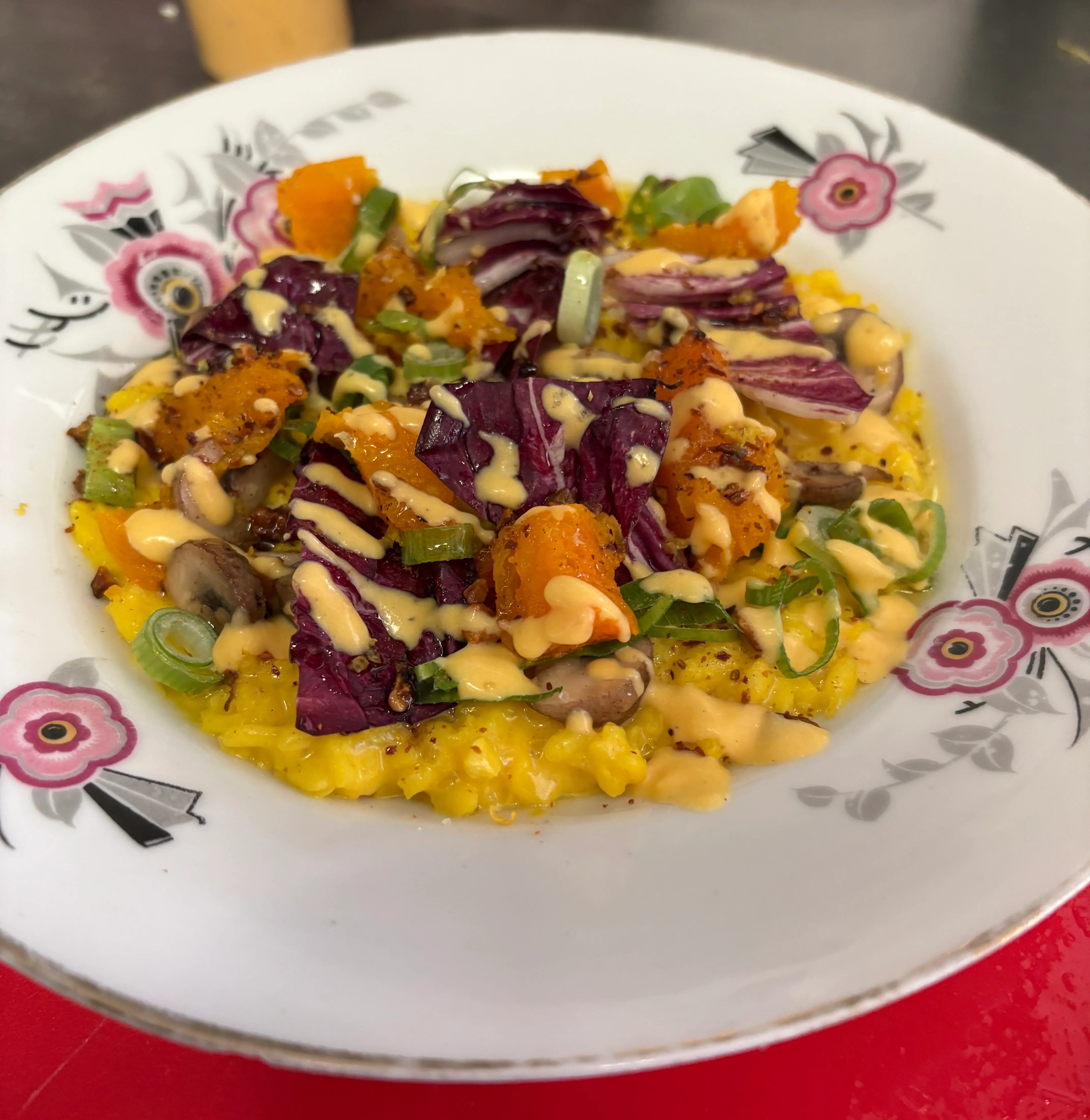 Risotto au safran, radicchio violet, courge confite, crème
