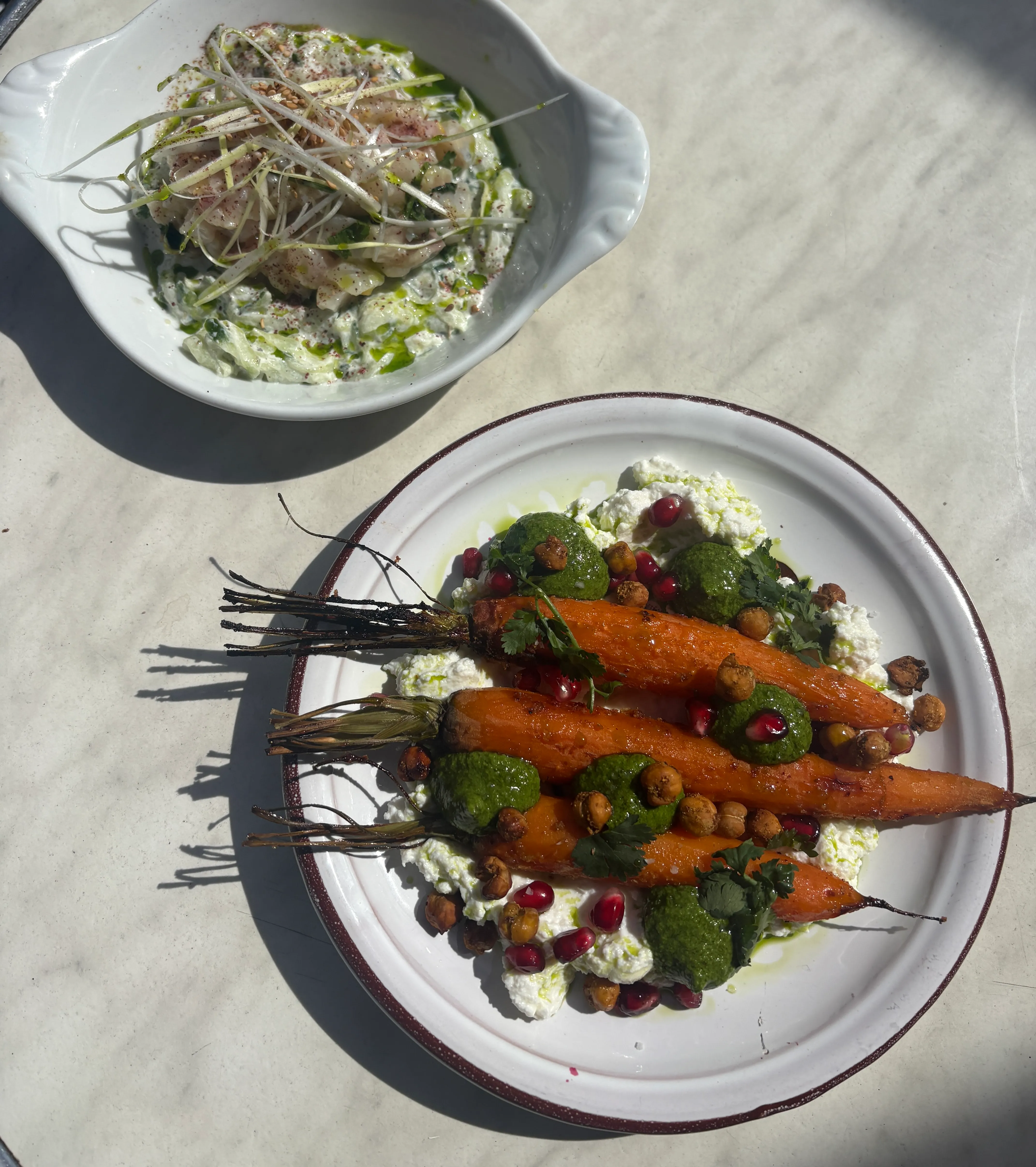 Carottes confites, fromage frais, chimichurri, grenade