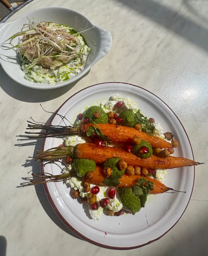 Carottes confites, chimichurri, grenade.