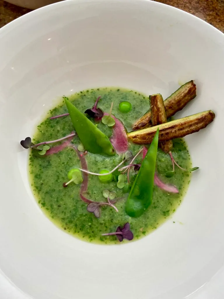 Velouté vert, petits pois, courgette.